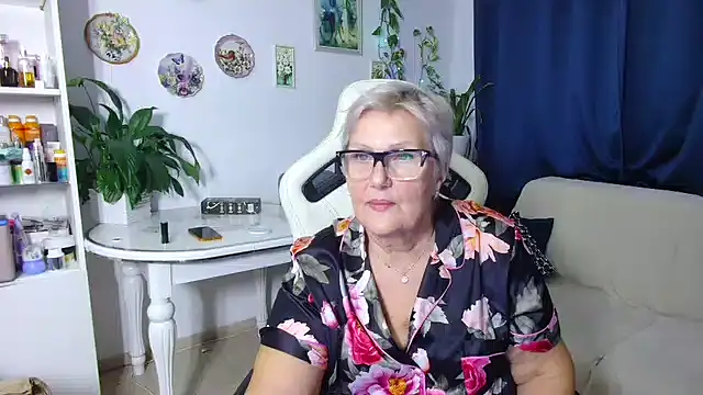 Selenna57 online show from December 2025 06:14:03 PM