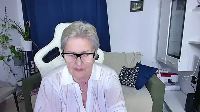 Selenna57 online show from April 2026 04:57:02 PM