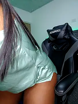 nashiira  online show from February 2026 11:43:02 PM