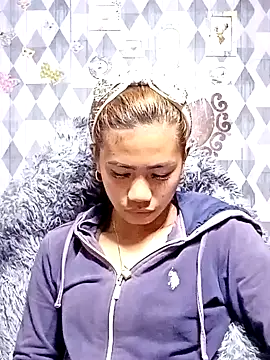 Snapshot of Cutie_body11 chatting on January 2025 01:04:02 AM Cutie body11 online show from January 2025 01:04:02 AM