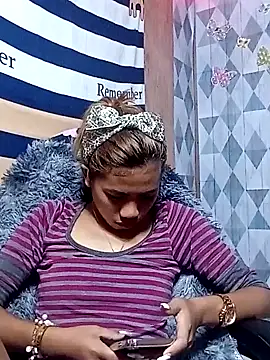 Snapshot of Cutie_body11 chatting on January 2025 01:48:01 AM Cutie body11 online show from January 2025 01:48:01 AM