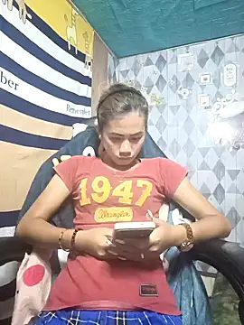 Snapshot of Cutie_body11 chatting on February 2025 12:36:02 AM Cutie body11 online show from February 2025 12:36:02 AM