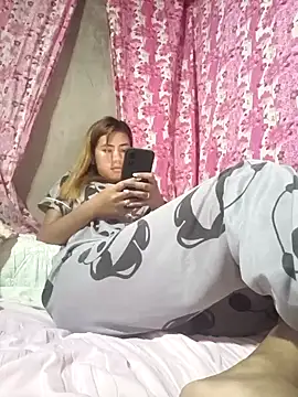 Snapshot of Cutie_body11 chatting on February 2025 01:00:01 AM Cutie body11 online show from February 2025 01:00:01 AM