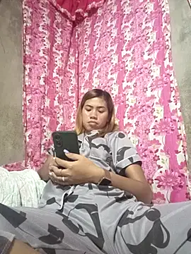 Snapshot of Cutie_body11 chatting on February 2025 06:29:02 AM Cutie body11 online show from February 2025 06:29:02 AM