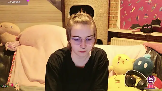 Snapshot of GamerGirl_Eve chatting on November 2025 06:08:01 PM GamerGirl Eve online show from November 2025 06:08:01 PM