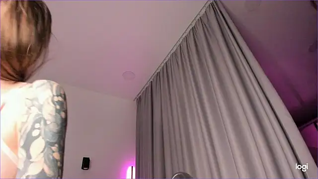 Snapshot of Diamond_D_ chatting on February 2025 10:07:02 PM Diamond D online show from February 2025 10:07:02 PM