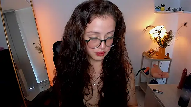 Cassandra Caiin online show from November 2025 04:18:02 PM