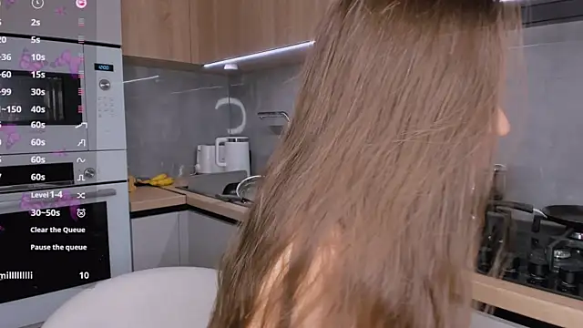 Snapshot of BondGirll chatting on December 2024 05:23:02 PM BondGirll online show from December 2024 05:23:02 PM