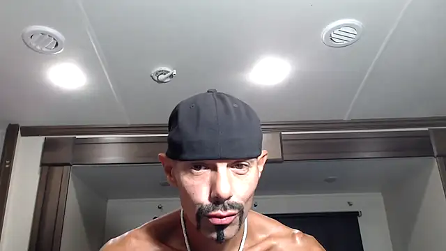 Snapshot of ThickD2C chatting on October 2025 12:33:01 AM ThickD2C online show from October 2025 12:33:01 AM