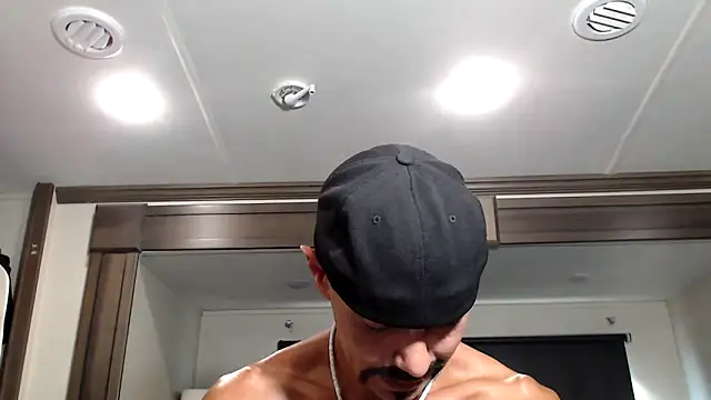 Snapshot of ThickD2C chatting on November 2025 05:24:01 PM ThickD2C online show from November 2025 05:24:01 PM