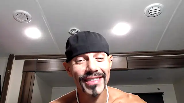 Snapshot of ThickD2C chatting on November 2025 01:06:01 AM ThickD2C online show from November 2025 01:06:01 AM