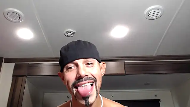 Snapshot of ThickD2C chatting on December 2025 08:14:01 PM ThickD2C online show from December 2025 08:14:01 PM