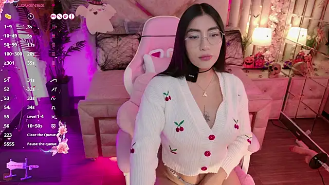 Snapshot of shanon- chatting on October 2025 09:50:01 PM shanon- online show from October 2025 09:50:01 PM