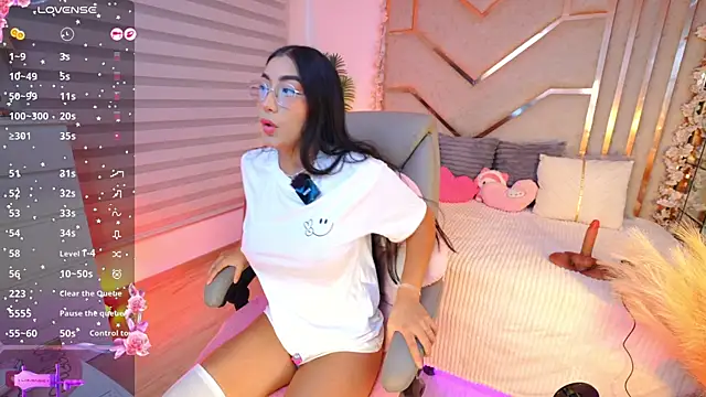 shanon- online show from July 2026 06:32:01 PM