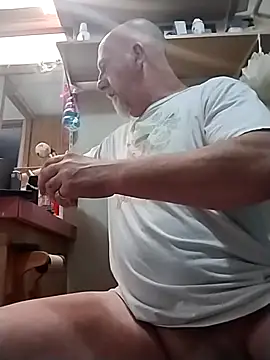 Snapshot of Yankeedave420 chatting on April 2026 07:33:02 AM Yankeedave420 online show from April 2026 07:33:02 AM