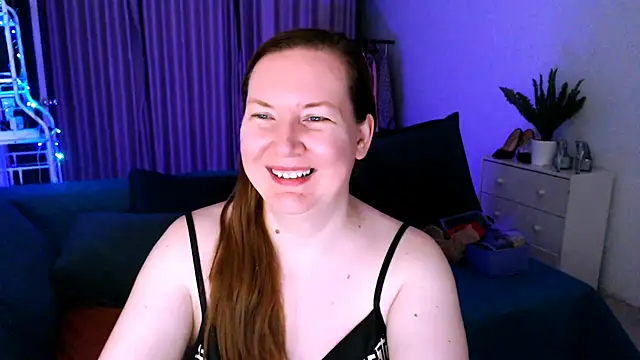 Snapshot of GoddessLara chatting on December 2024 02:01:02 AM GoddessLara online show from December 2024 02:01:02 AM