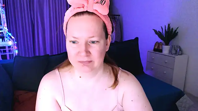 Snapshot of GoddessLara chatting on January 2025 01:19:01 AM GoddessLara online show from January 2025 01:19:01 AM