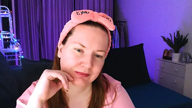 Snapshot of GoddessLara chatting on January 2025 11:02:01 PM GoddessLara online show from January 2025 11:02:01 PM