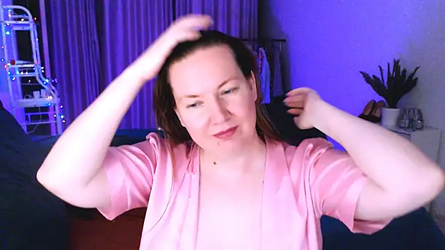 Snapshot of GoddessLara chatting on January 2025 02:04:02 AM GoddessLara online show from January 2025 02:04:02 AM