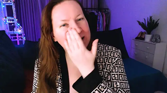 Snapshot of GoddessLara chatting on February 2025 02:05:02 AM GoddessLara online show from February 2025 02:05:02 AM