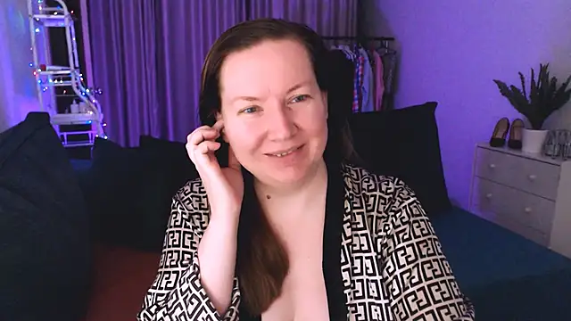 Snapshot of GoddessLara chatting on February 2025 11:06:01 PM GoddessLara online show from February 2025 11:06:01 PM