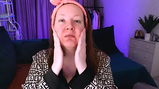 Snapshot of GoddessLara chatting on March 2025 02:15:02 AM GoddessLara online show from March 2025 02:15:02 AM