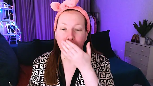 Snapshot of GoddessLara chatting on March 2025 01:12:01 AM GoddessLara online show from March 2025 01:12:01 AM