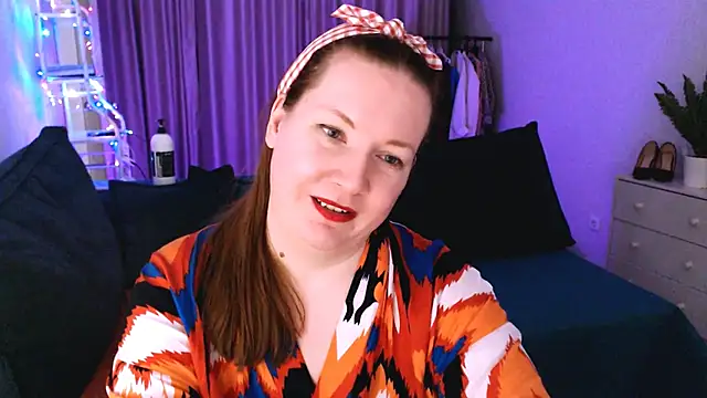 Snapshot of GoddessLara chatting on March 2025 03:05:02 AM GoddessLara online show from March 2025 03:05:02 AM