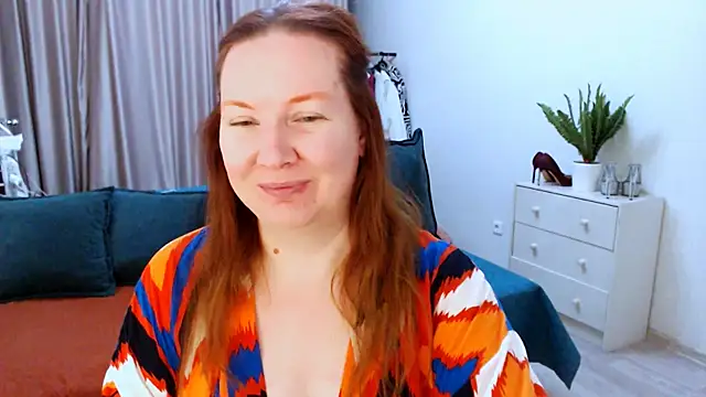 Snapshot of GoddessLara chatting on October 2025 07:55:01 PM GoddessLara online show from October 2025 07:55:01 PM