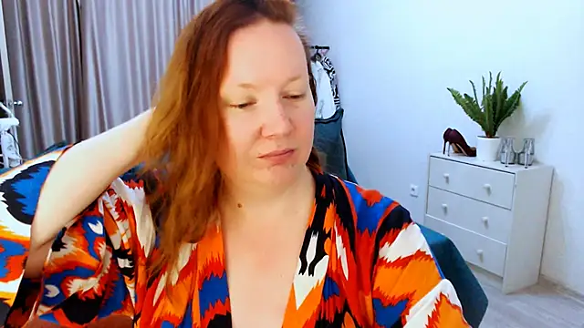 Snapshot of GoddessLara chatting on October 2025 09:02:01 PM GoddessLara online show from October 2025 09:02:01 PM