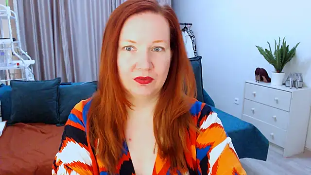 Snapshot of GoddessLara chatting on October 2025 04:12:01 AM GoddessLara online show from October 2025 04:12:01 AM