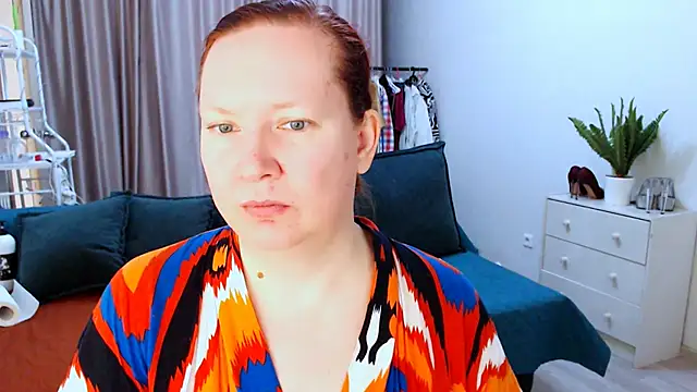 Snapshot of GoddessLara chatting on October 2025 03:31:02 AM GoddessLara online show from October 2025 03:31:02 AM