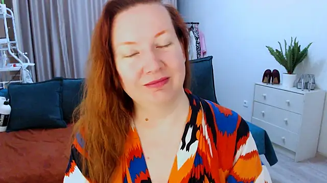 Snapshot of GoddessLara chatting on October 2025 04:35:02 AM GoddessLara online show from October 2025 04:35:02 AM