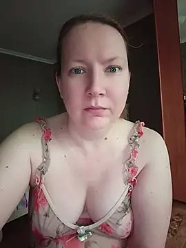 Snapshot of GoddessLara chatting on June 2026 01:26:02 AM GoddessLara online show from June 2026 01:26:02 AM