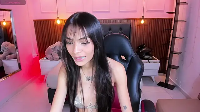 AMELIELEONE online show from November 2025 12:26:01 PM