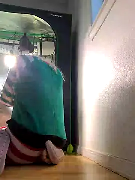 Snapshot of ScarletCallings420 chatting on February 2025 05:47:01 PM ScarletCallings420 online show from February 2025 05:47:01 PM