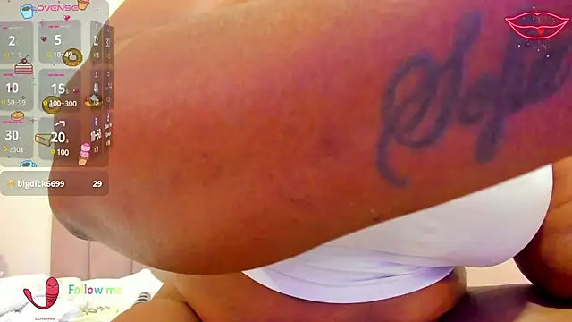 Snapshot of CristinSexy chatting on March 2025 01:40:01 PM CristinSexy online show from March 2025 01:40:01 PM