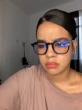 Snapshot of trianawhite chatting on December 2024 03:44:02 PM trianawhite online show from December 2024 03:44:02 PM