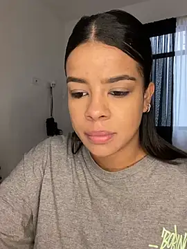 Snapshot of trianawhite chatting on December 2024 02:55:01 PM trianawhite online show from December 2024 02:55:01 PM