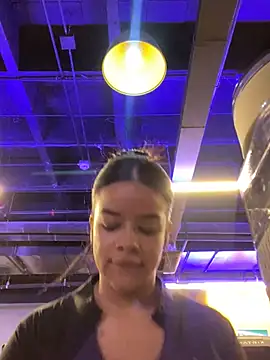 Snapshot of trianawhite chatting on December 2024 08:34:01 PM trianawhite online show from December 2024 08:34:01 PM