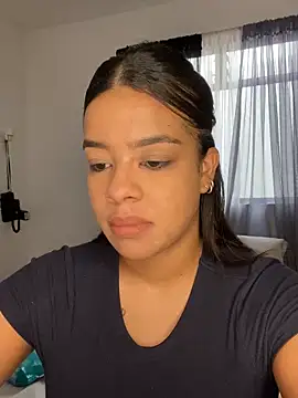 Snapshot of trianawhite chatting on December 2024 03:31:02 PM trianawhite online show from December 2024 03:31:02 PM