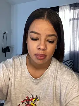 Snapshot of trianawhite chatting on January 2025 06:52:01 PM trianawhite online show from January 2025 06:52:01 PM