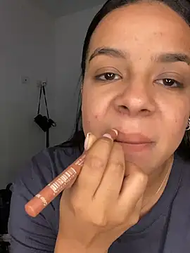 Snapshot of trianawhite chatting on February 2025 08:36:02 PM trianawhite online show from February 2025 08:36:02 PM