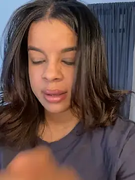 Snapshot of trianawhite chatting on March 2025 09:59:02 PM trianawhite online show from March 2025 09:59:02 PM