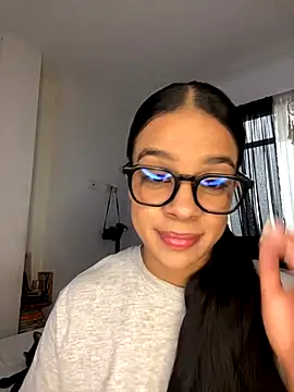 Snapshot of trianawhite chatting on September 2025 02:18:02 PM trianawhite online show from September 2025 02:18:02 PM