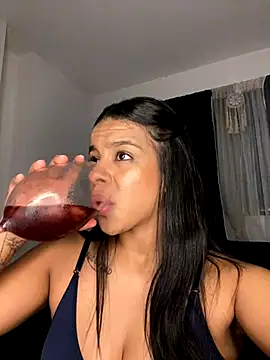 Snapshot of trianawhite chatting on November 2025 11:49:02 PM trianawhite online show from November 2025 11:49:02 PM