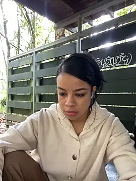 Snapshot of trianawhite chatting on November 2025 03:15:02 PM trianawhite online show from November 2025 03:15:02 PM