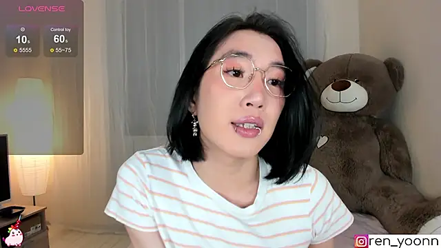 Snapshot of Ren_yoon chatting on May 2026 04:52:01 AM Ren yoon online show from May 2026 04:52:01 AM
