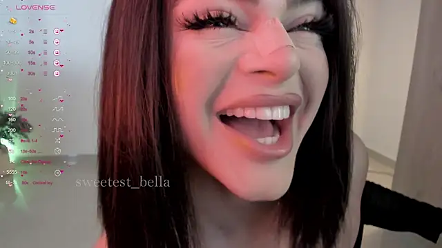 Snapshot of sweetest_bella chatting on December 2025 07:53:02 PM sweetest bella online show from December 2025 07:53:02 PM