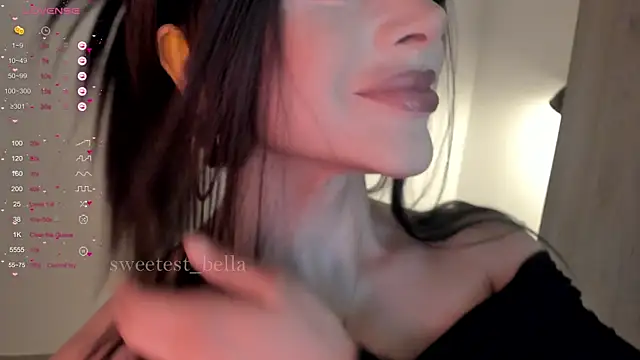 Snapshot of sweetest_bella chatting on December 2025 12:37:02 AM sweetest bella online show from December 2025 12:37:02 AM